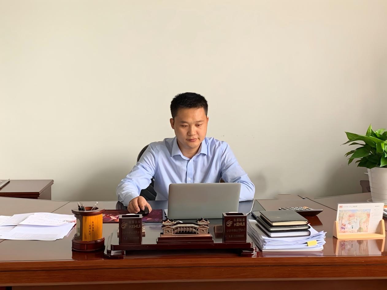 三峰透平總經(jīng)理熊自強(qiáng)被評為“隨州市勞動模范和先進(jìn)工作者”